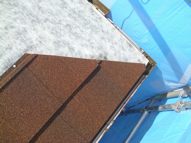 GL鋼板を丁寧に施工